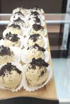 Vanilla Oreo Cake Truffles